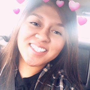 Meet your Posher, Elia